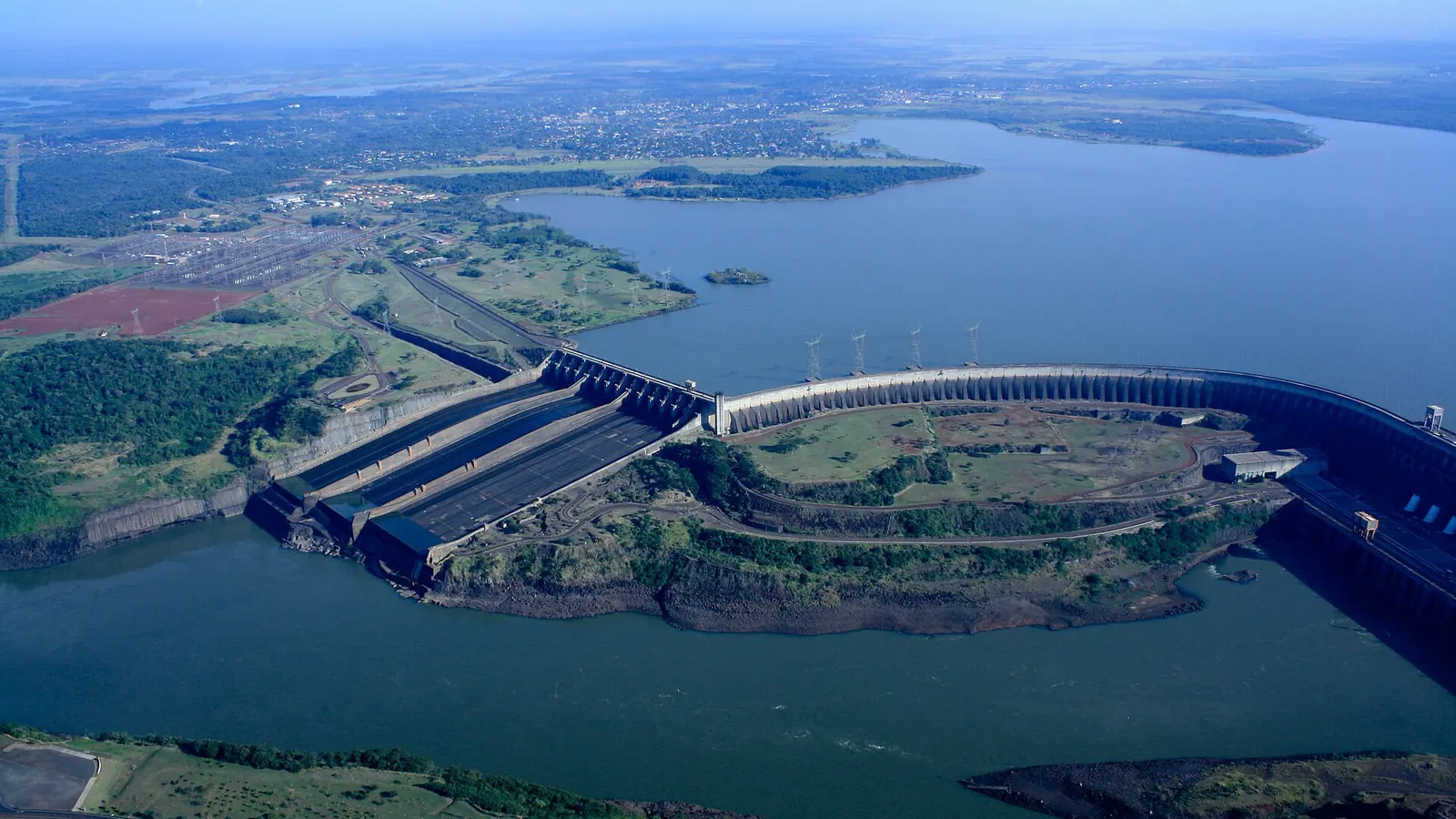 Aerial view of the Itaipú dam on the Paraná river