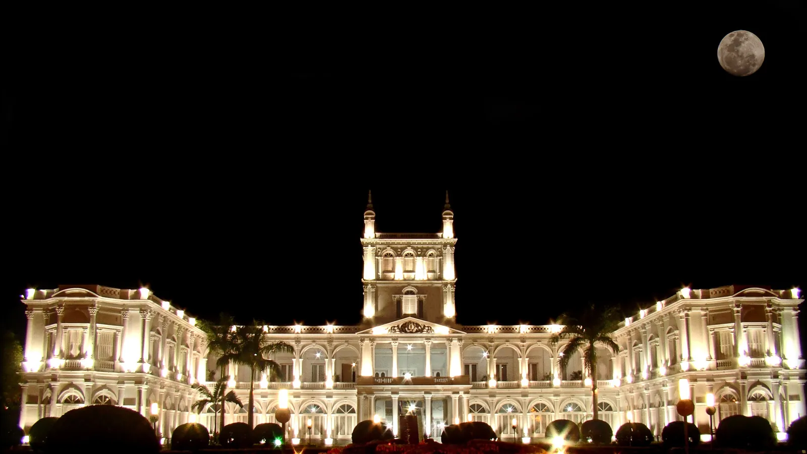 The Palacio de los López lit at night, Asunción